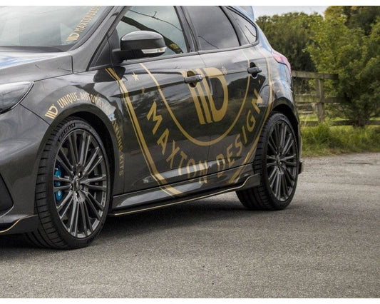 Ford Focus RS Mk3 with Maxton Design aero side skirts in black color.