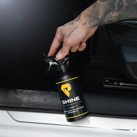 Nettoyant pour plastique intérieur
